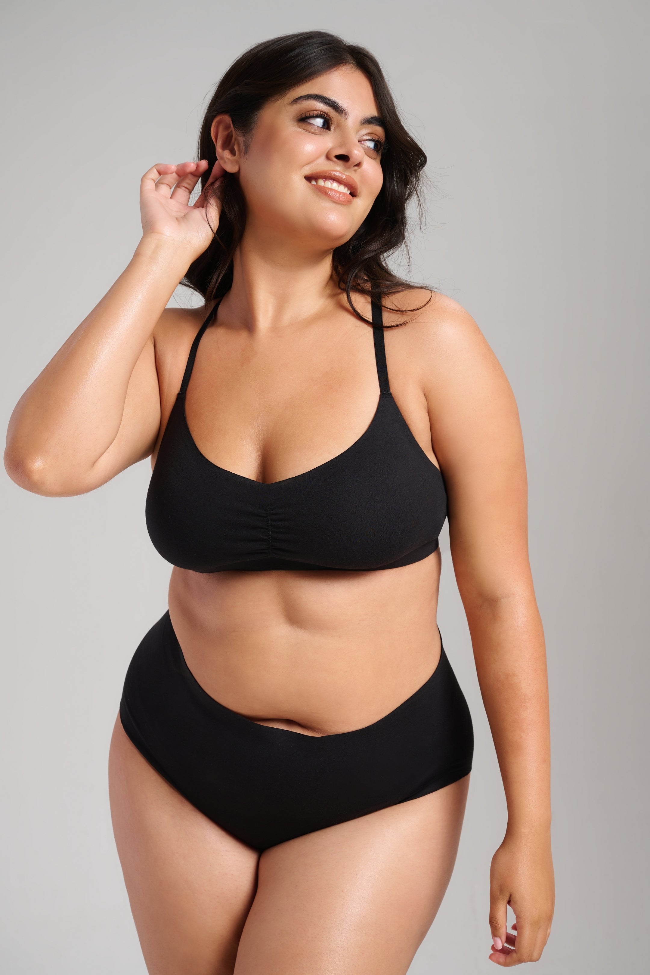 Organic Cotton No-Show V-Scoop Bra - SIELLA - Color: Black Noir