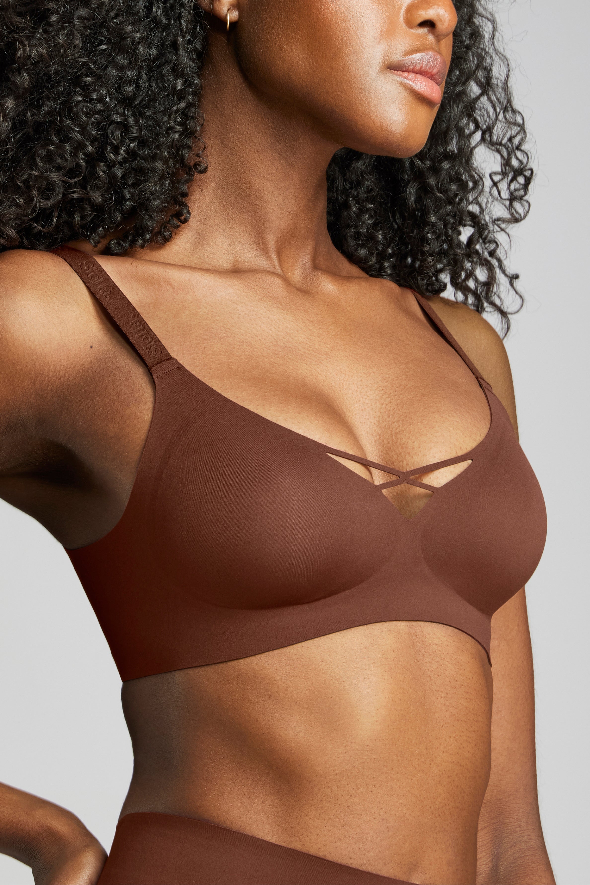 No-Show V-Neck Bra - Siella - Color: Cocoa Cacao