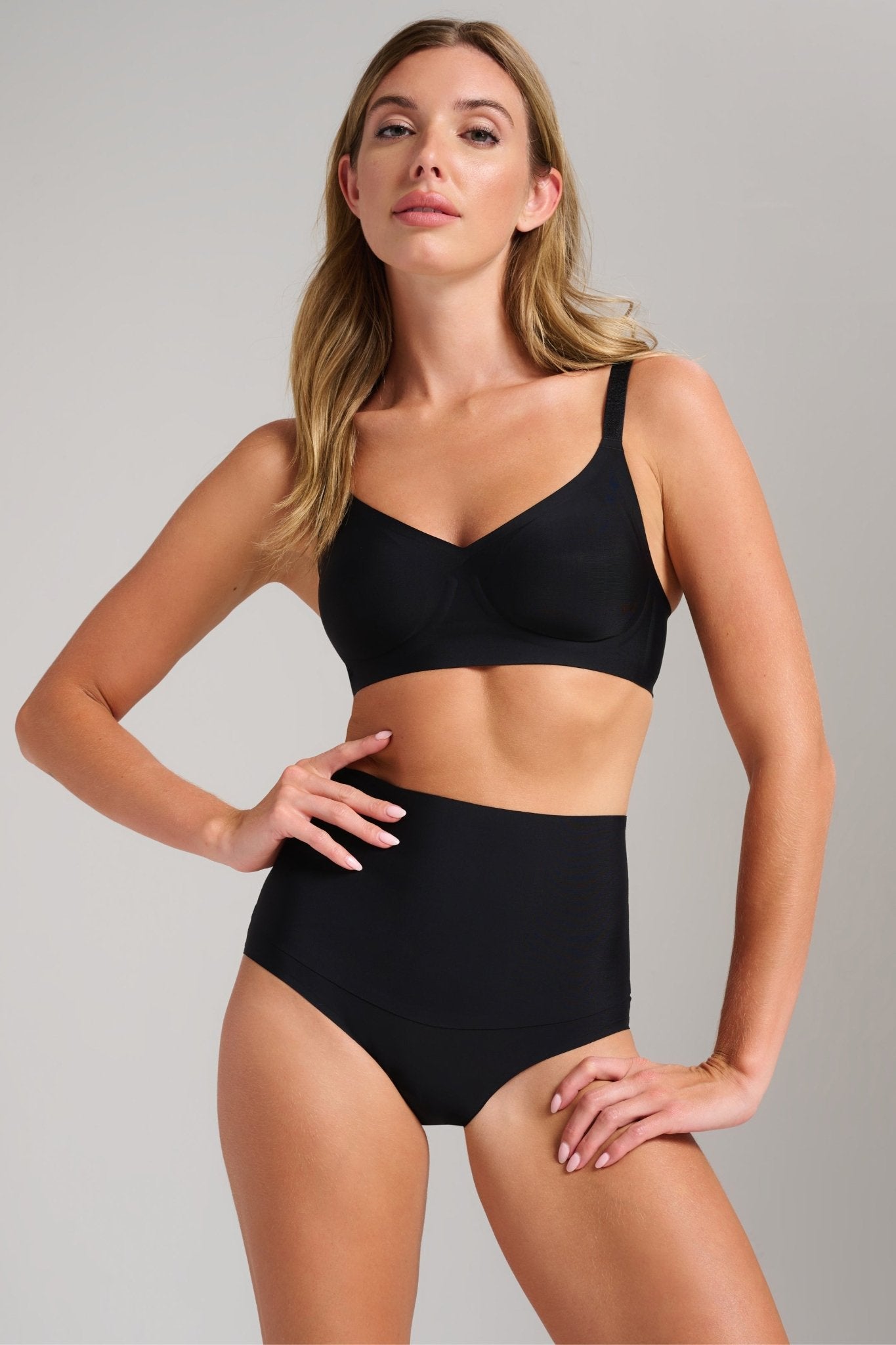Invisible V-Neck Bra - SIELLA - Color: Black Noir