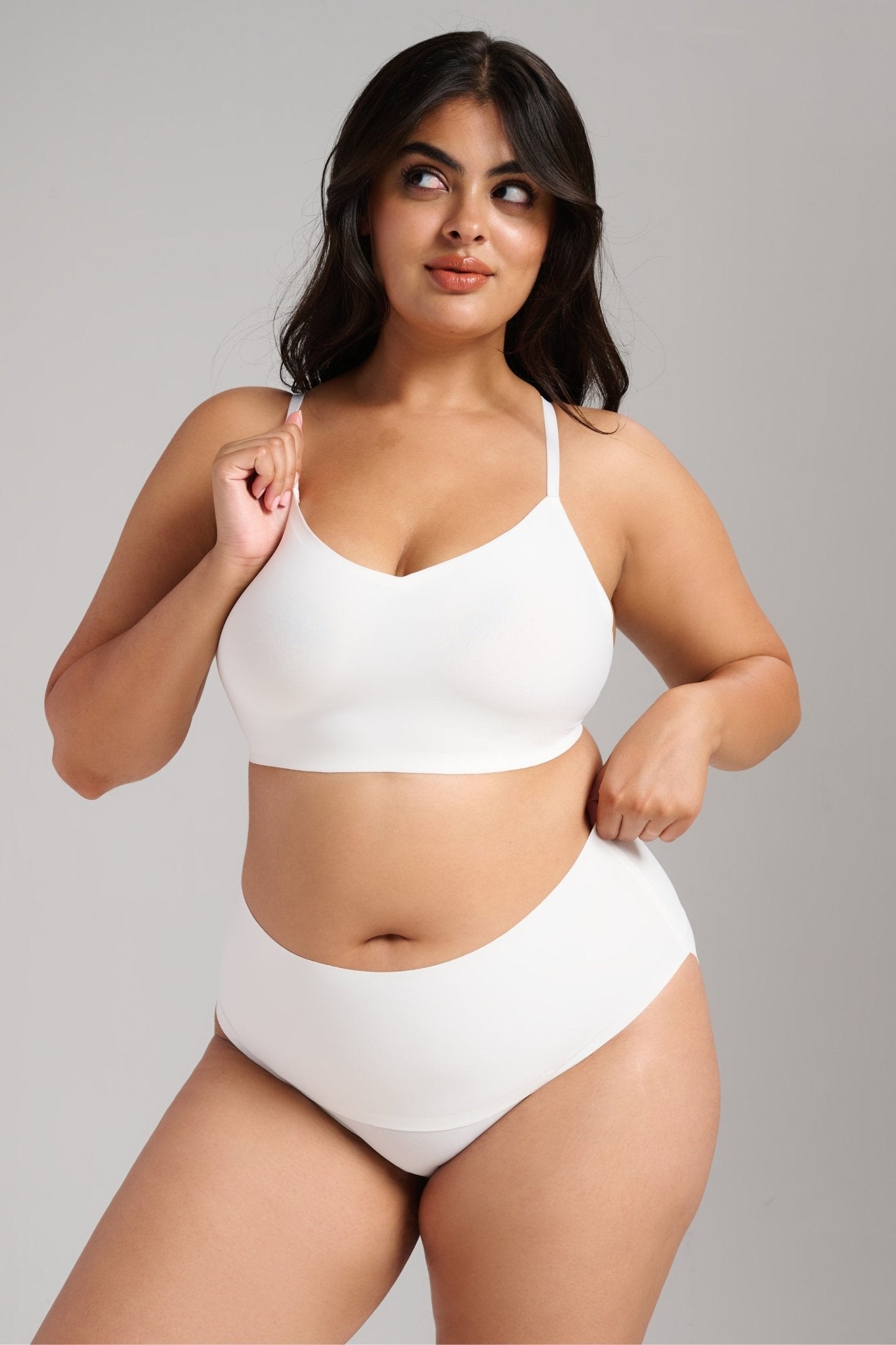 Invisible V - Neck Non - Padded Bra - Siella - Color: White Blanc