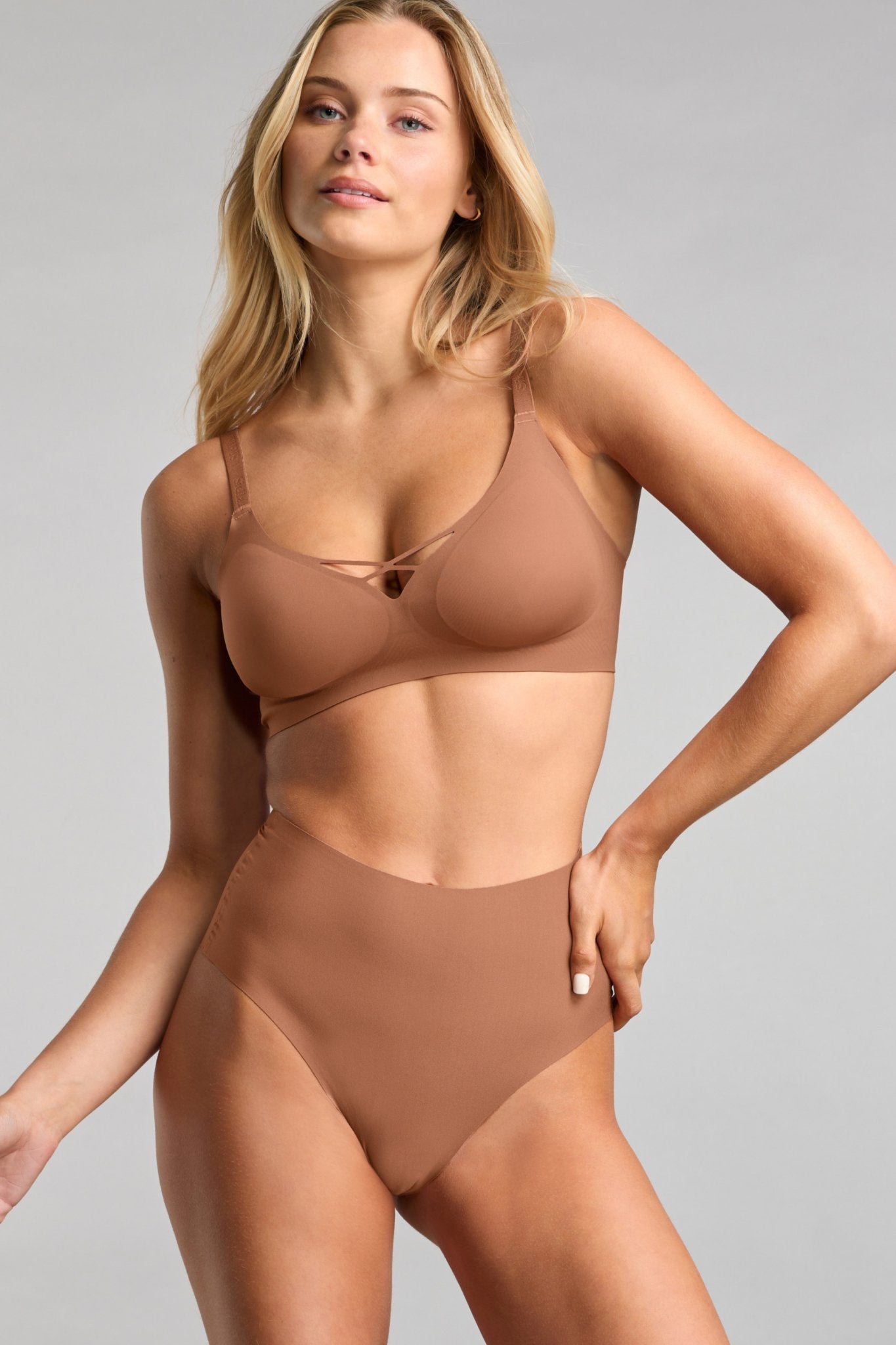 No - Show V - Neck Bra - Siella - Color: Toffee Caramel