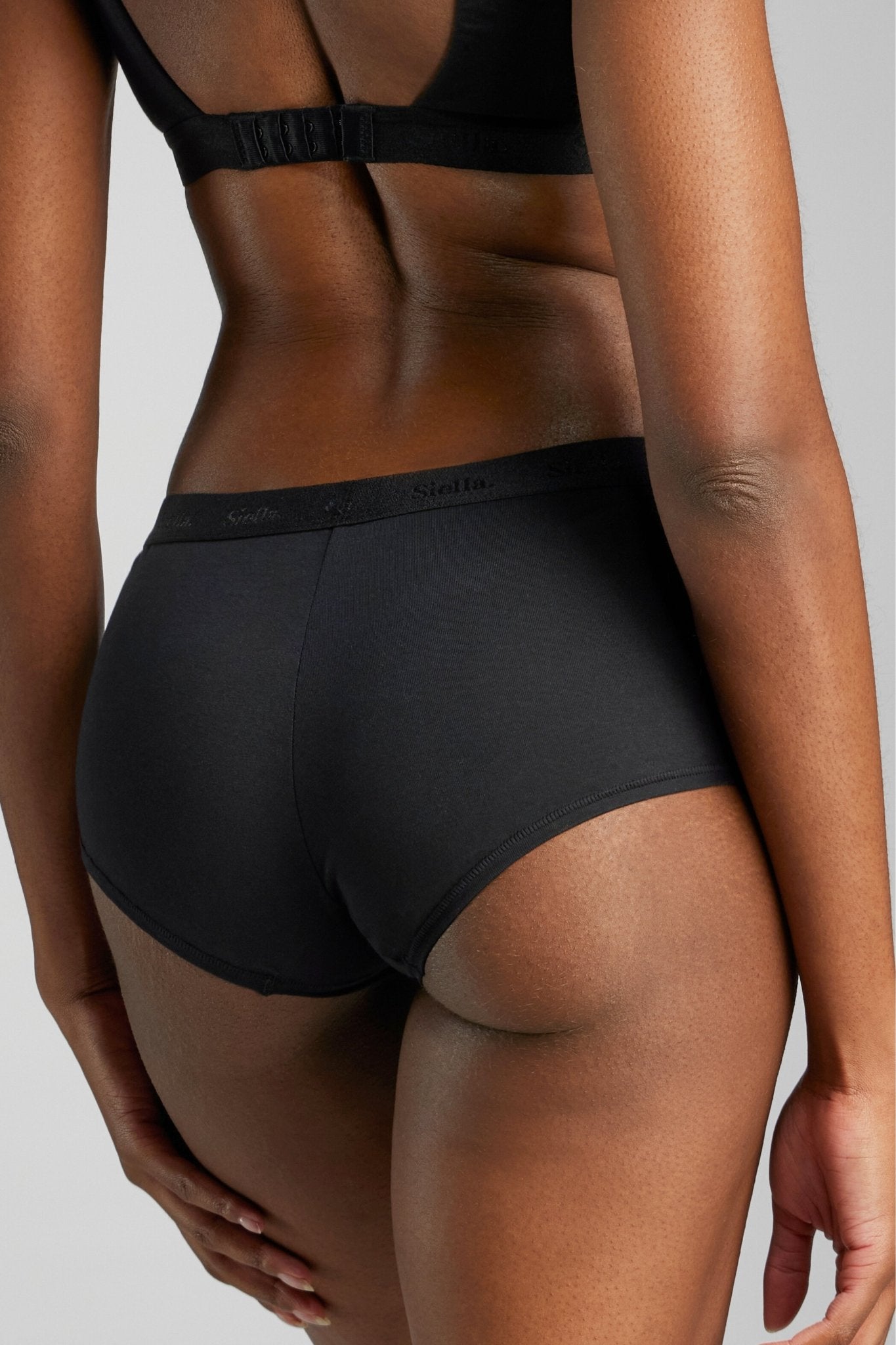 Organic Cotton Boy Short - Siella - Color: Black Noir
