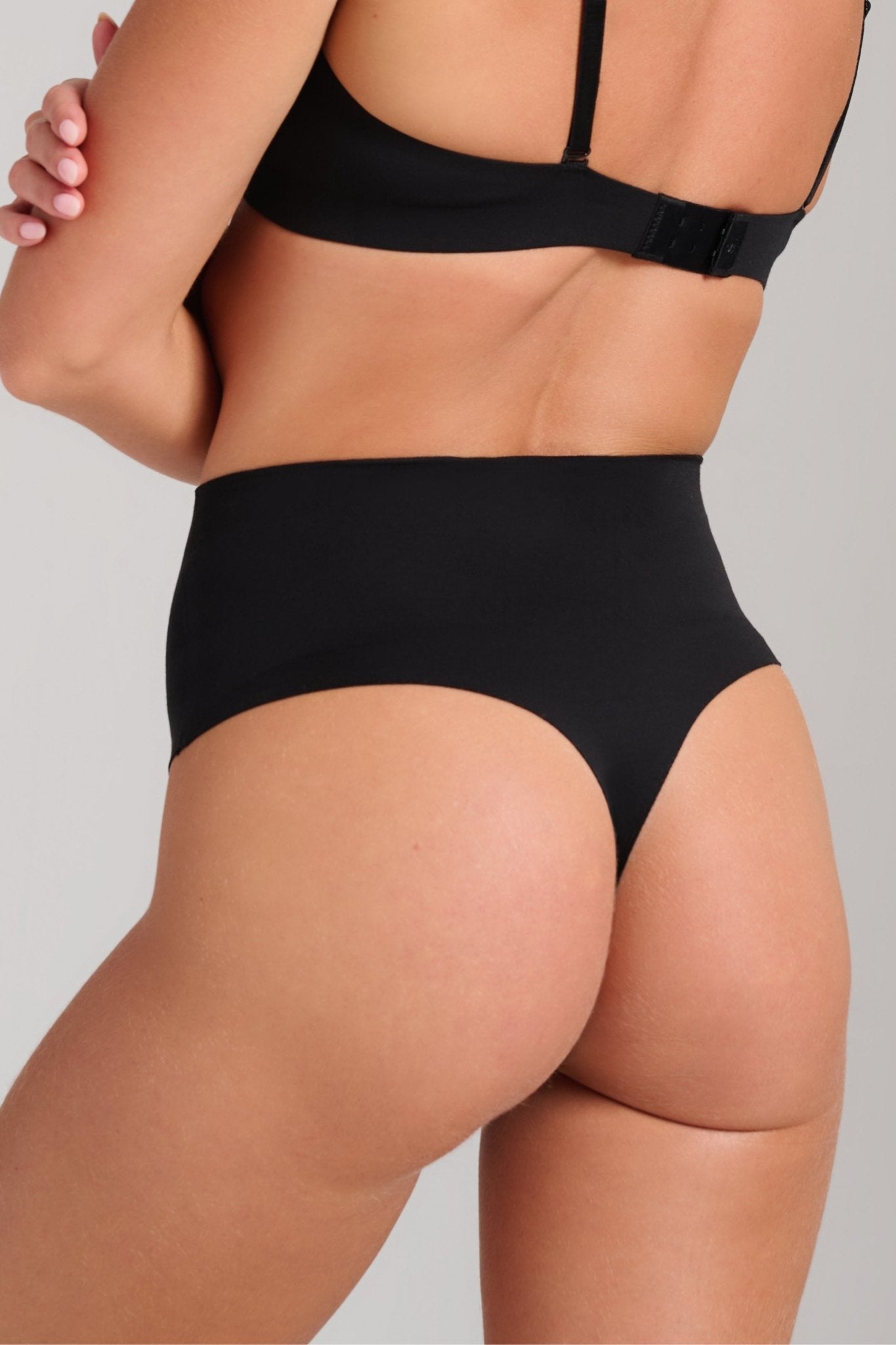 Organic Cotton No-Show Shaping Thong - SIELLA - Color: Black Noir