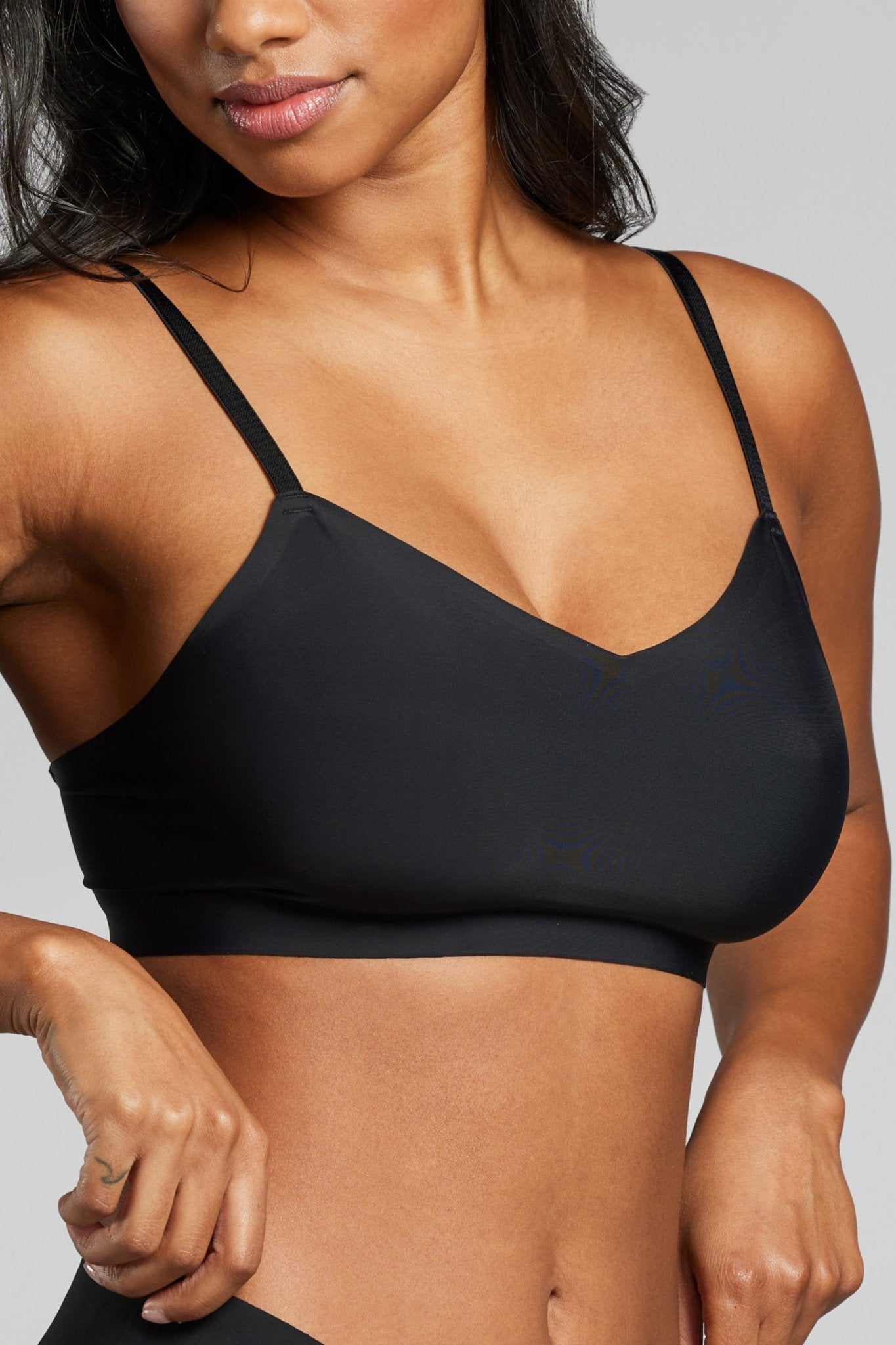 Invisible V - Neck Non - Padded Bra - Siella - Color: Black Noir
