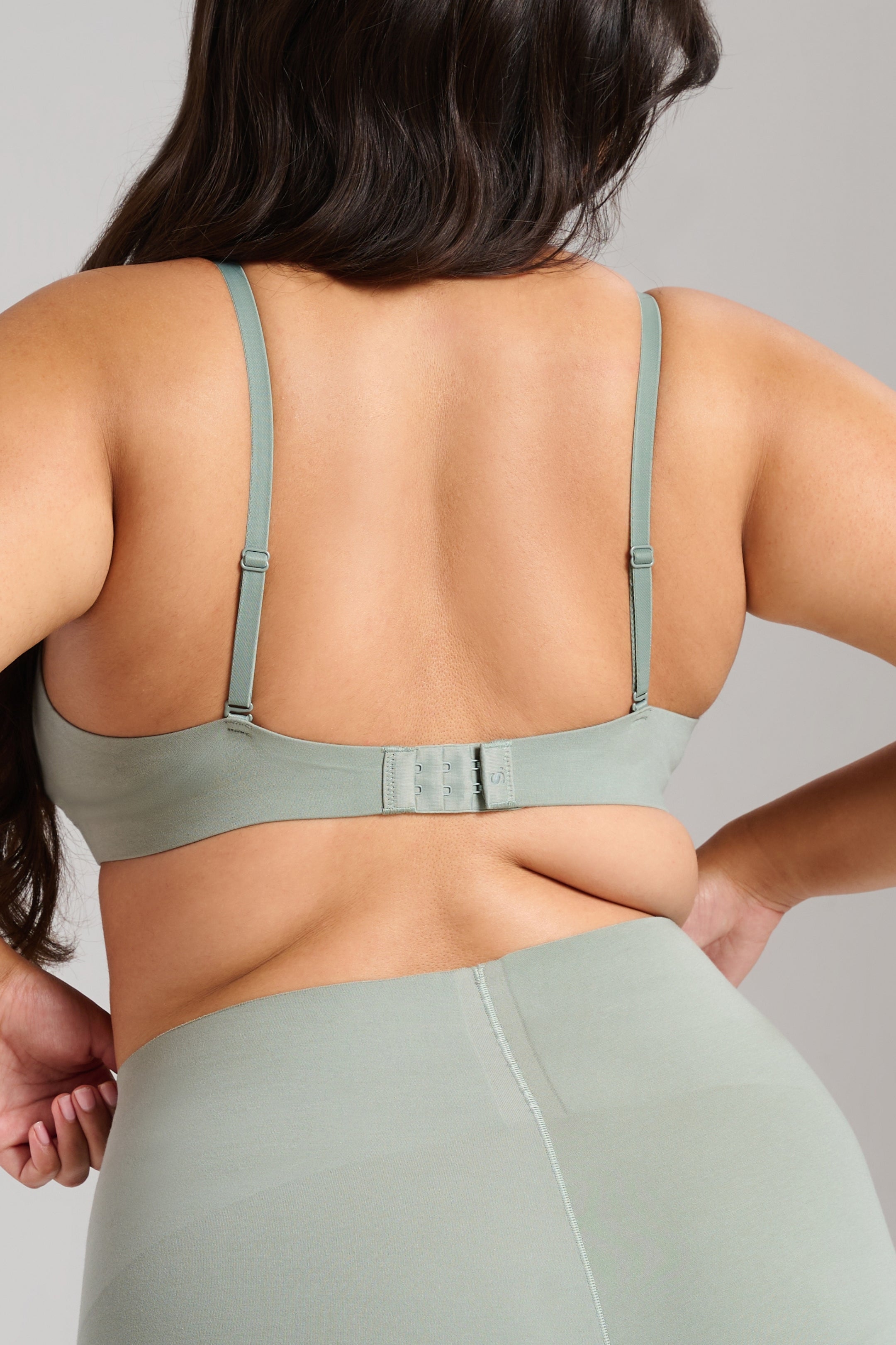 Organic Cotton No-Show V-Scoop Bra - SIELLA - Color: Sage Sauge
