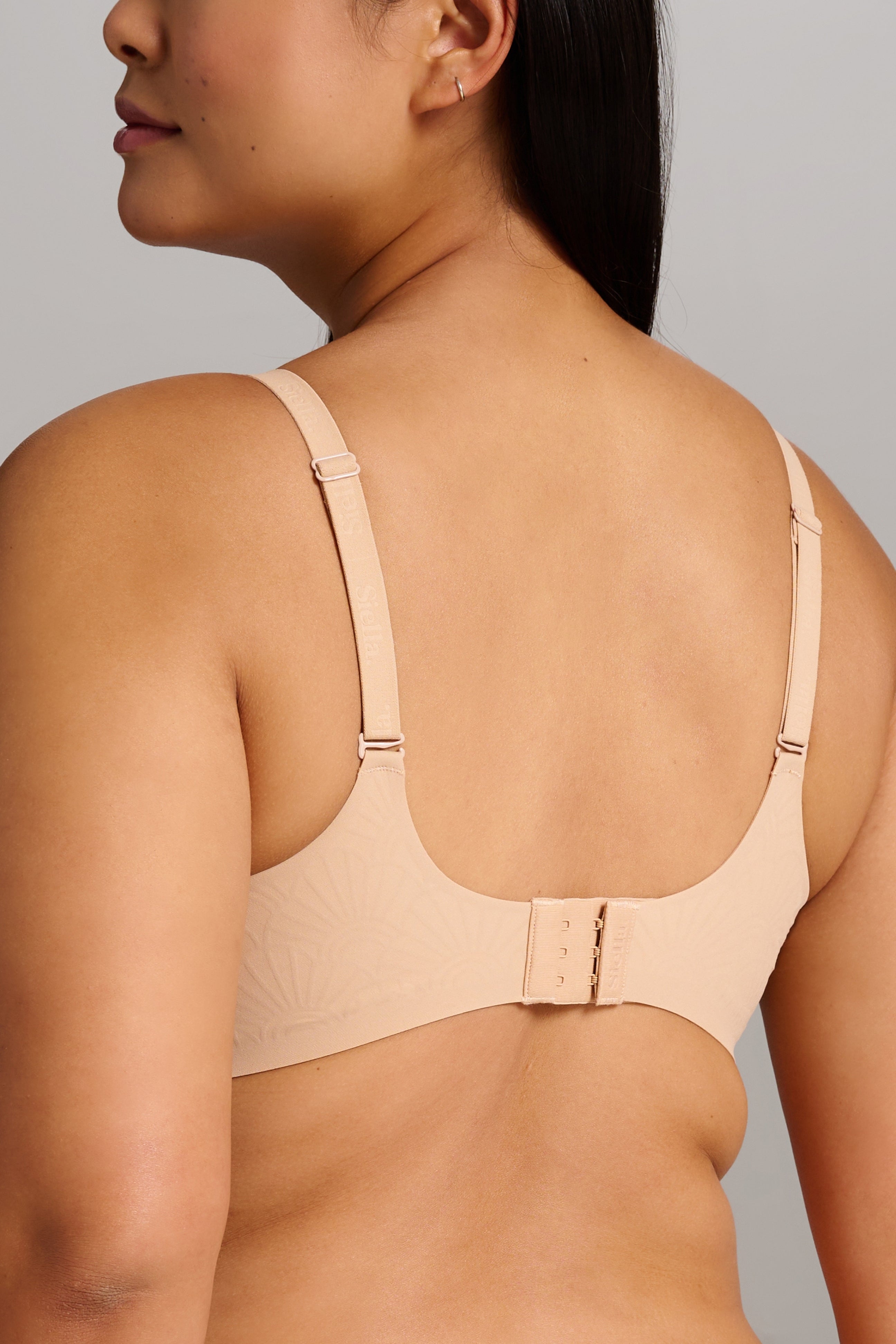 No-Show Scoop Neck Bra - Siella - Color: Maple Sugar Sucre d'érable