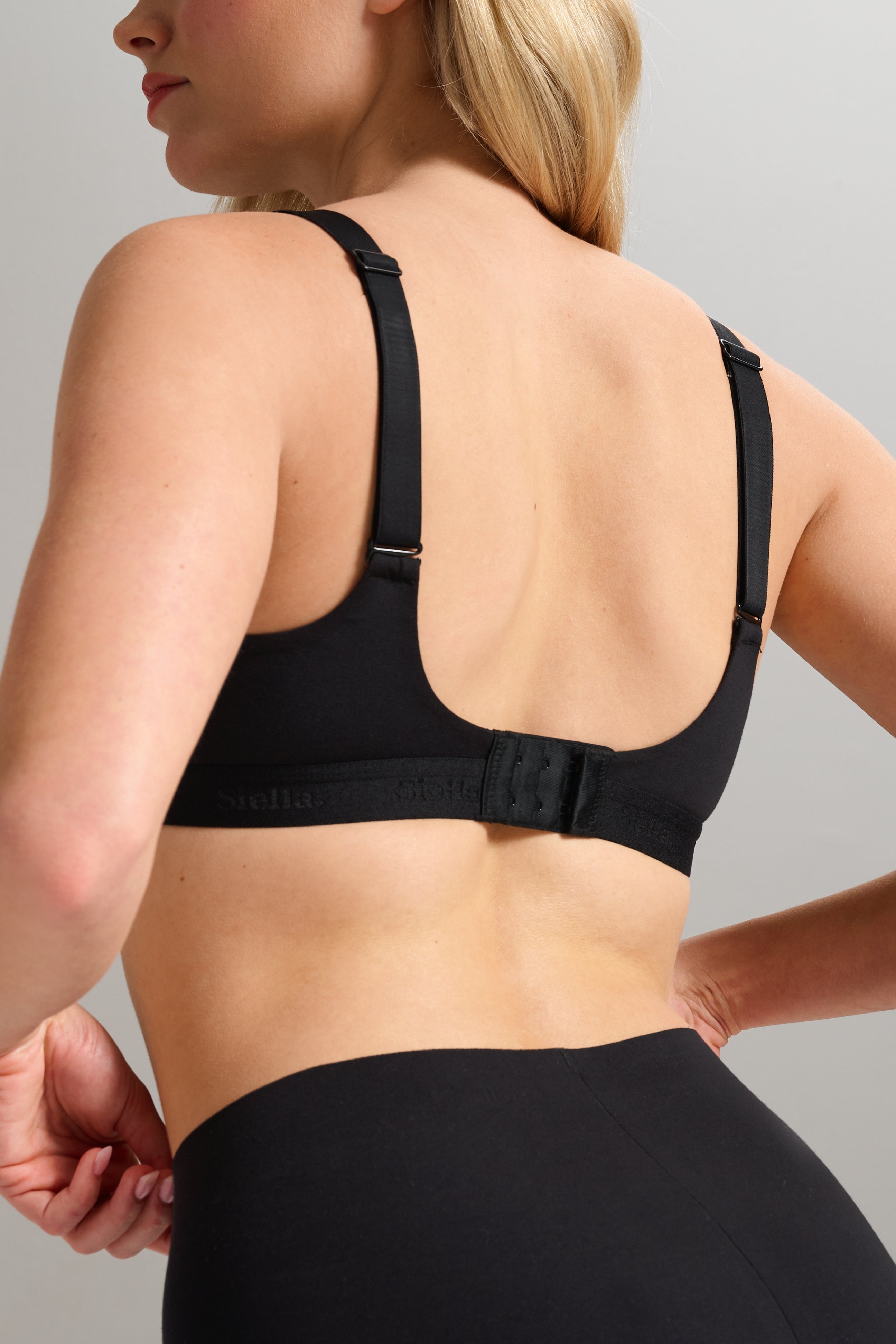 Organic Cotton V-Neck Bra - SIELLA - Color: Black Noir