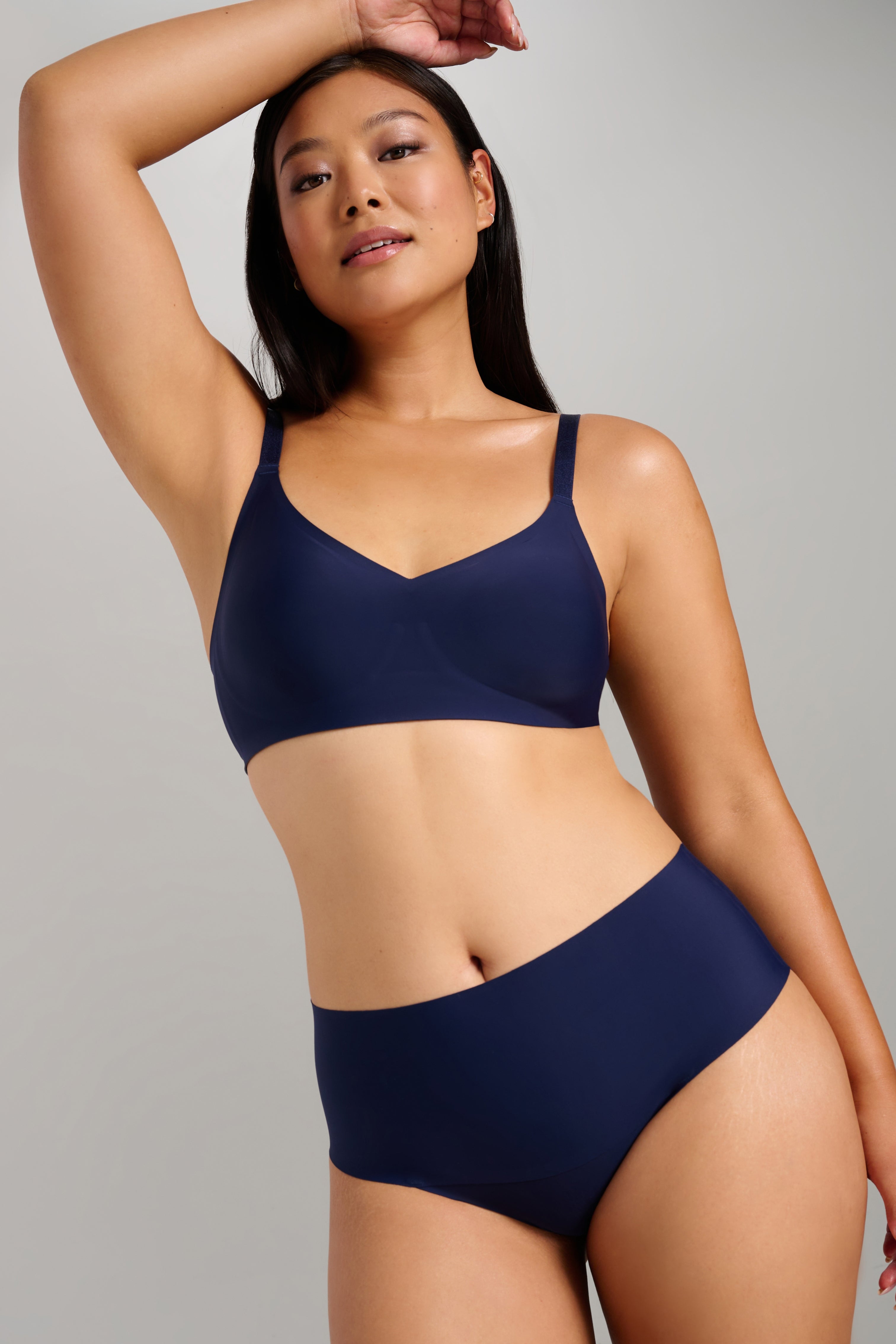 Invisible V-Neck Bra - SIELLA - Color: Midnight Blue Bleu nuit