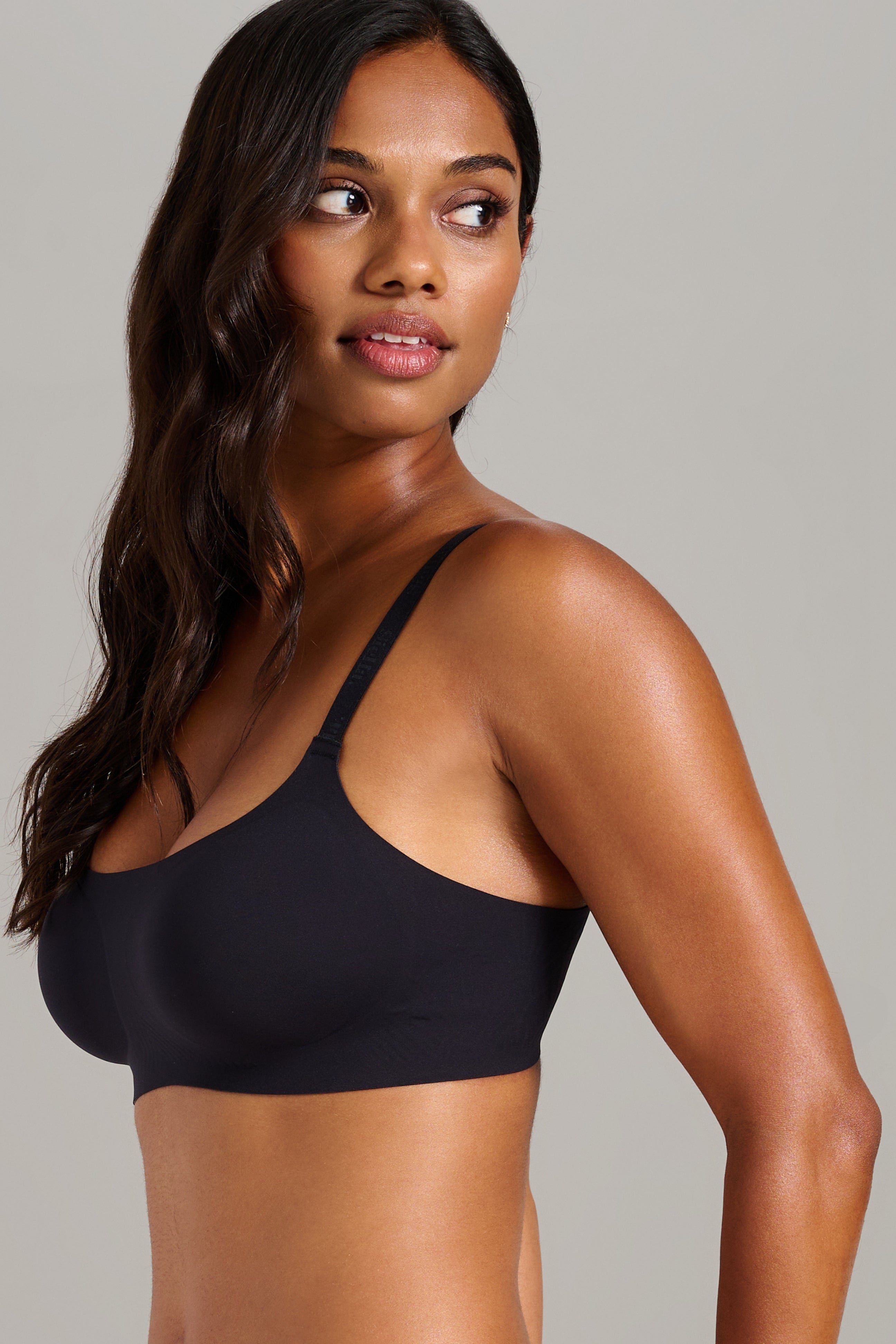 No-Show Scoop Neck Bra - Siella - Color: Black Noir