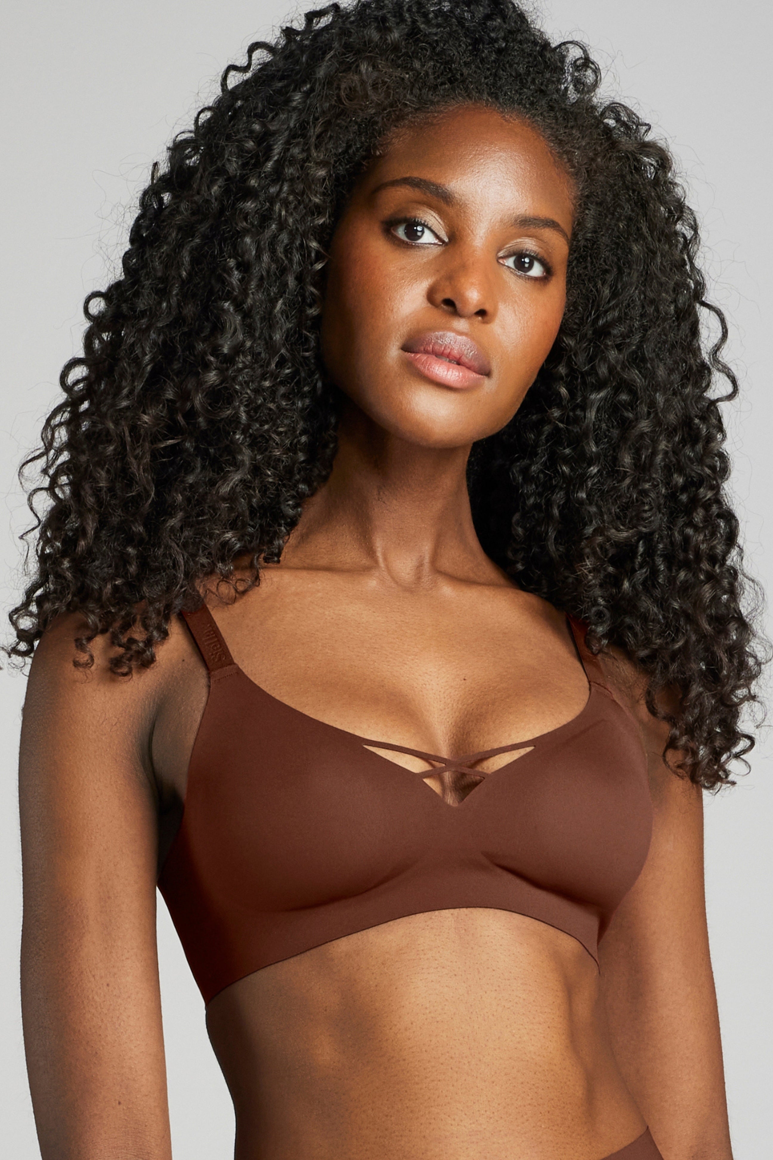 No-Show V-Neck Bra - Siella - Color: Cocoa Cacao