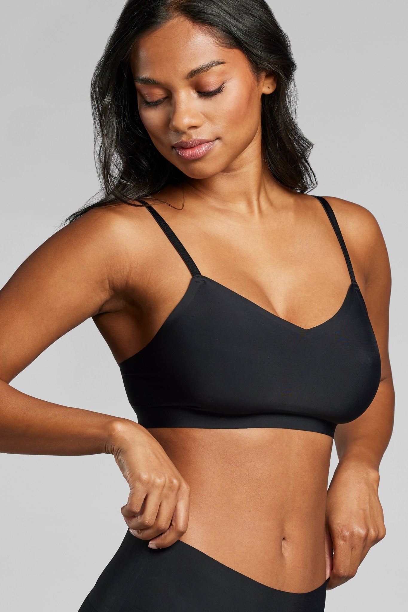 Invisible V - Neck Non - Padded Bra - Siella - Color: Black Noir