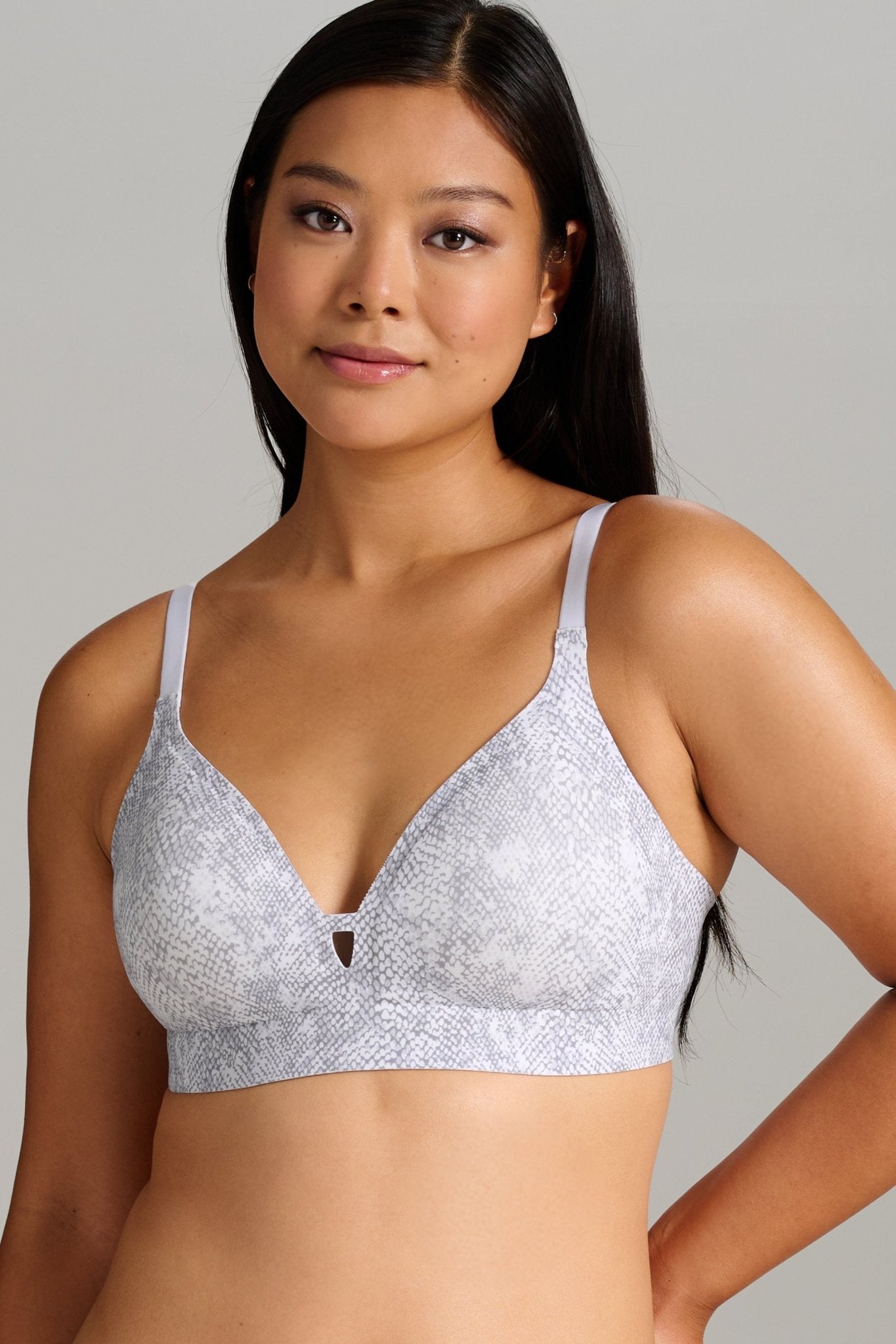 Organic Cotton No-Show V-Neck Foam Bra - Siella - Color: Grey Snake Serpent gris