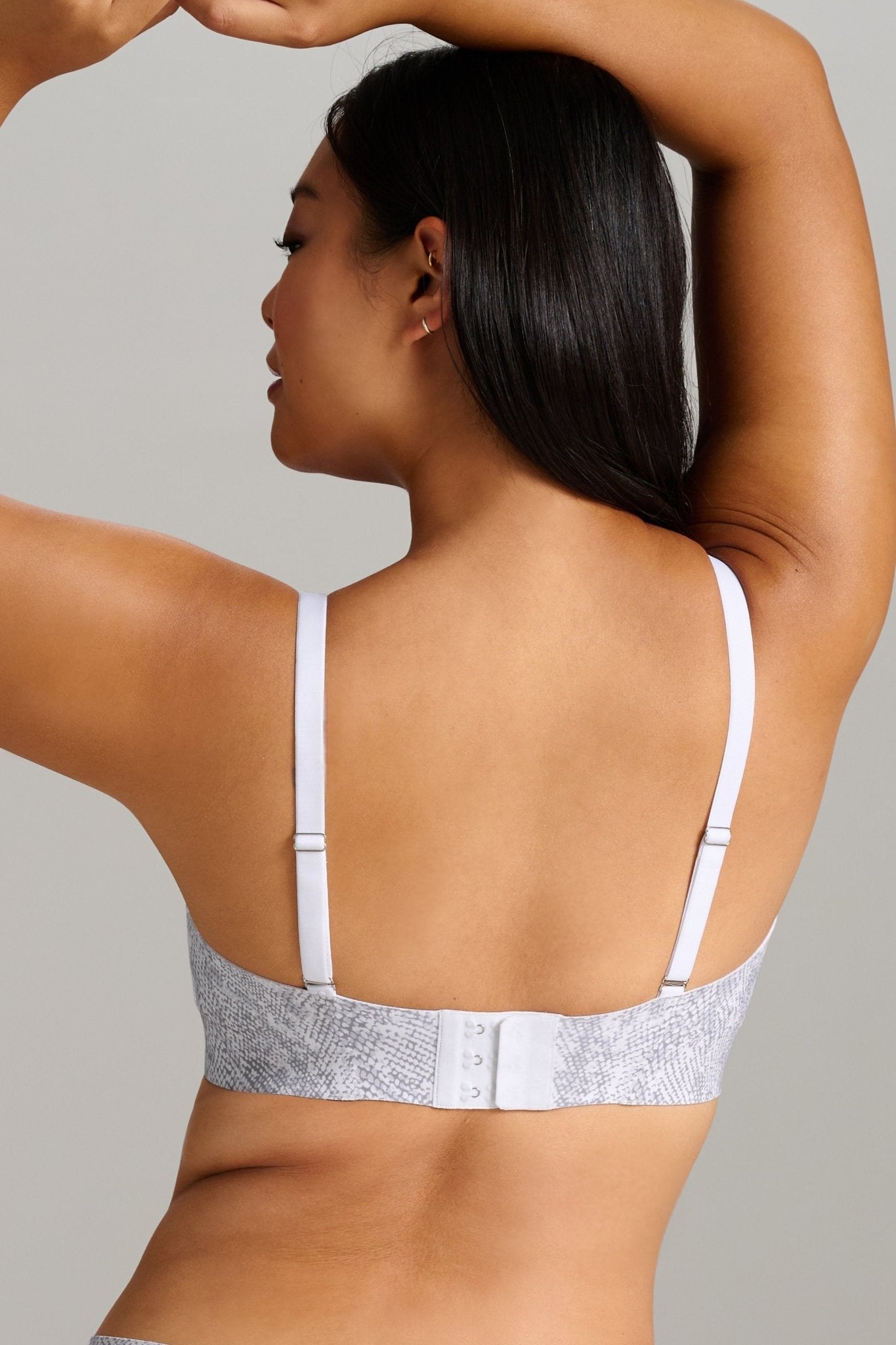 Organic Cotton No-Show V-Neck Foam Bra - Siella - Color: Grey Snake Serpent gris