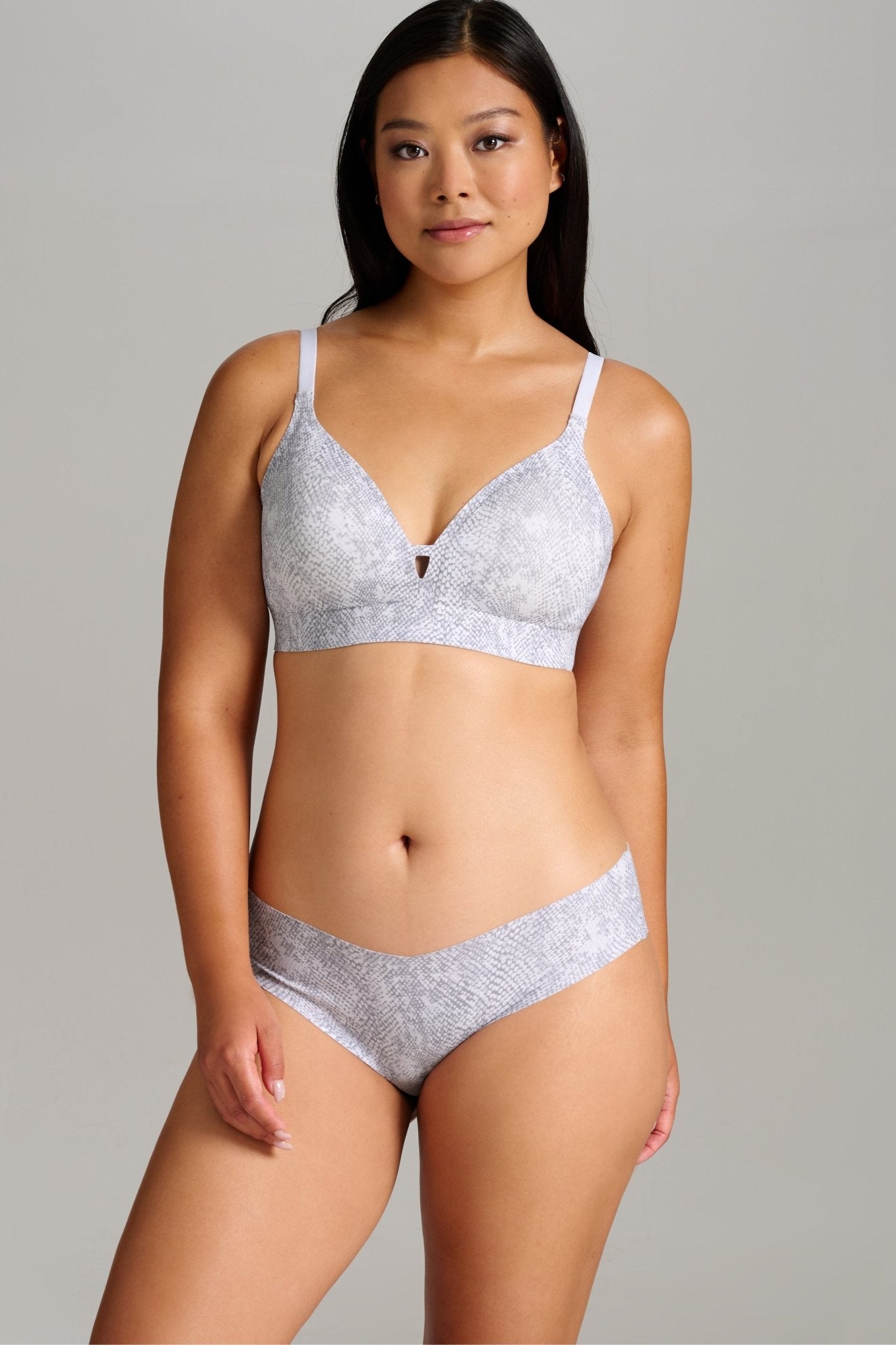 Organic Cotton No-Show V-Neck Foam Bra - Siella - Color: Grey Snake Serpent gris