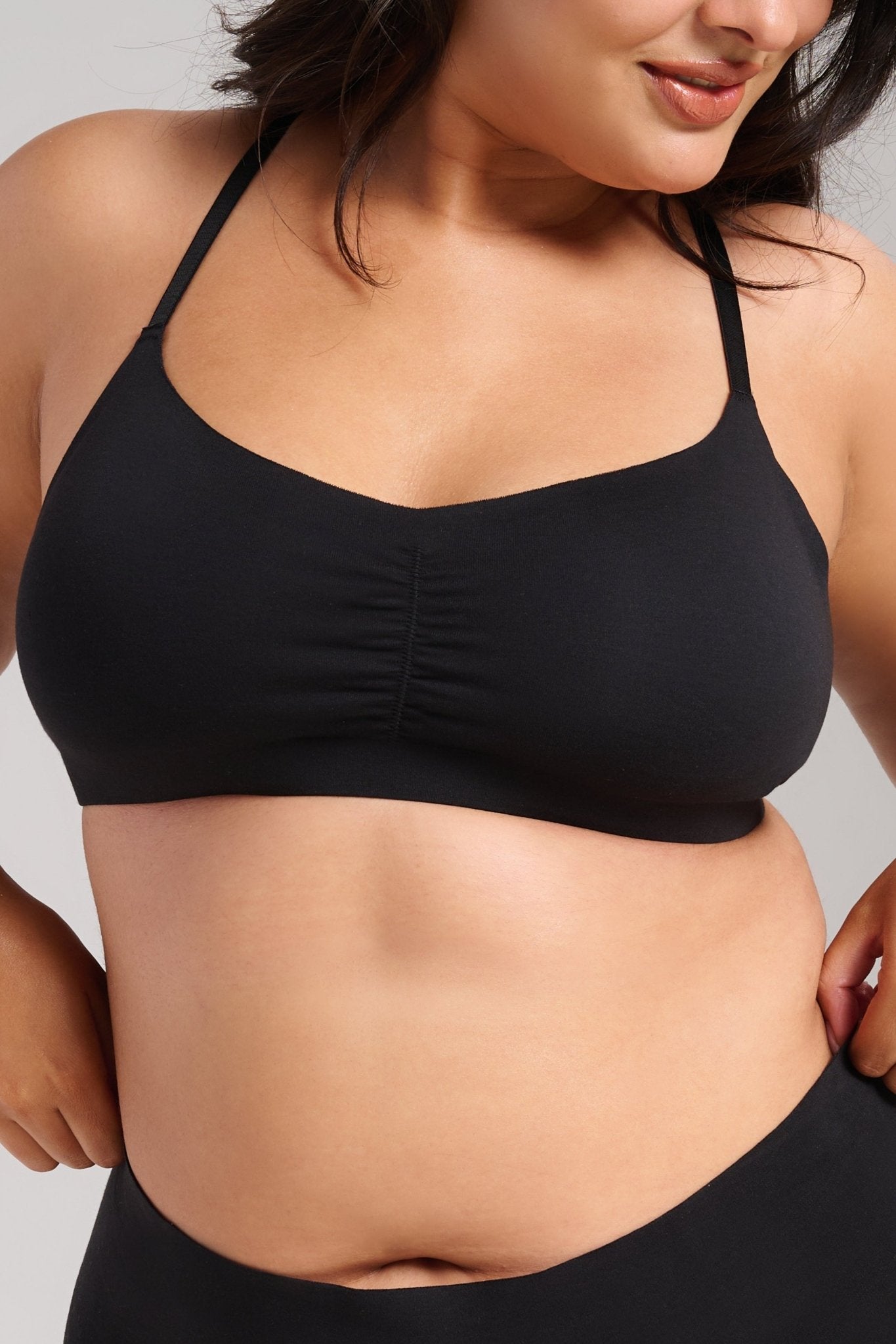 Organic Cotton No-Show V-Scoop Bra - SIELLA - Color: Black Noir