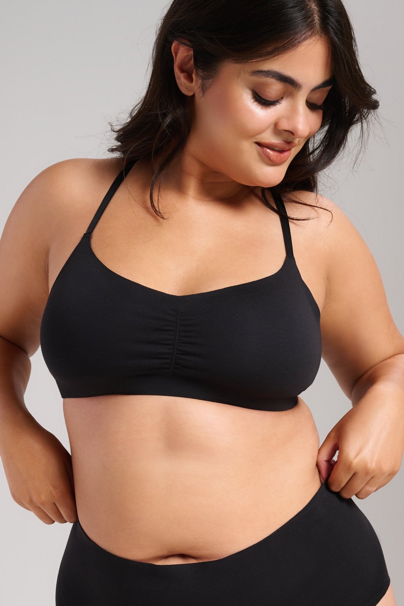 Organic Cotton No-Show V-Scoop Bra - SIELLA - Color: Black Noir