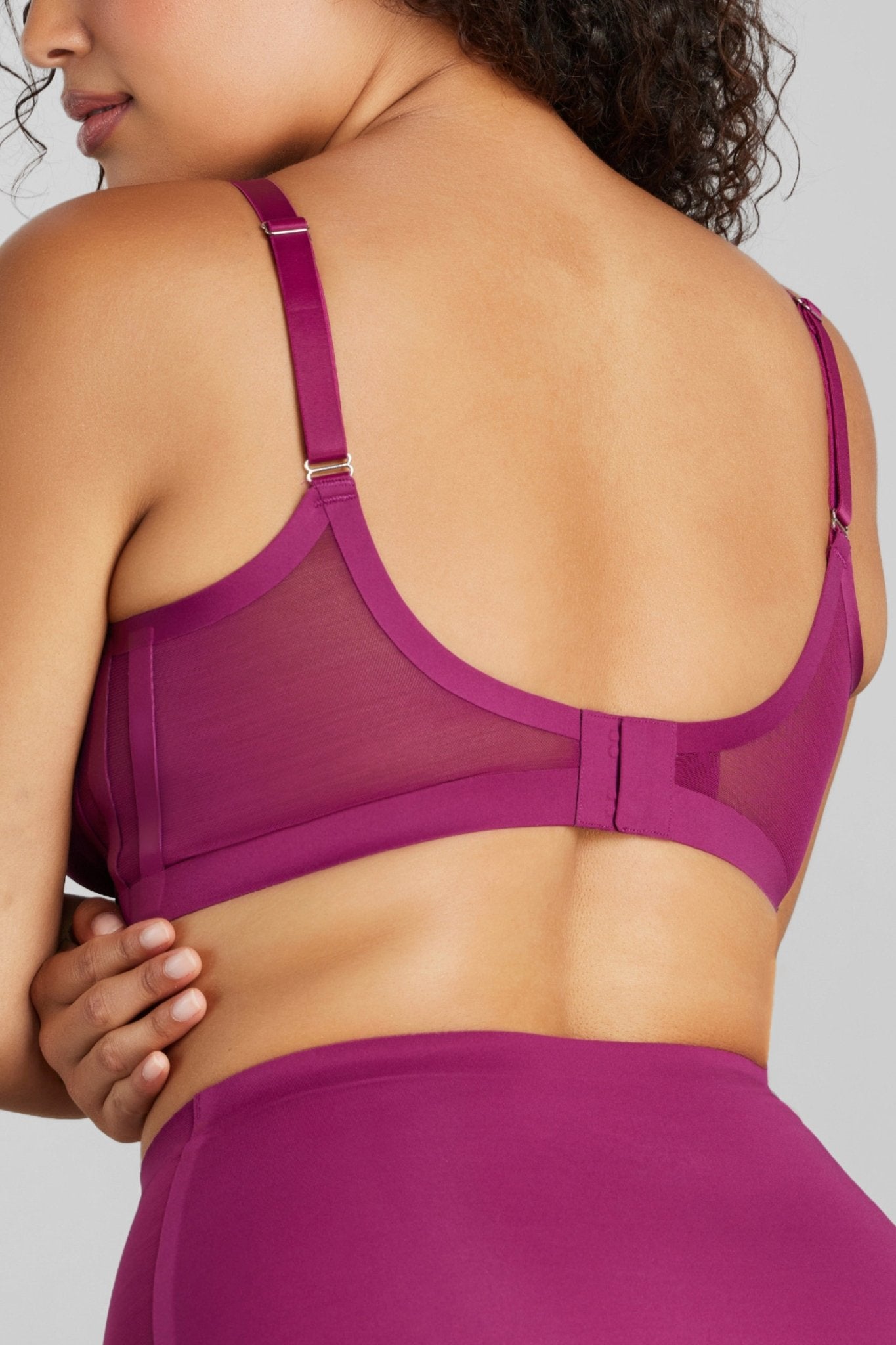 Sexy Smooth V-Neck Bra - SIELLA - Color: Plum Prune